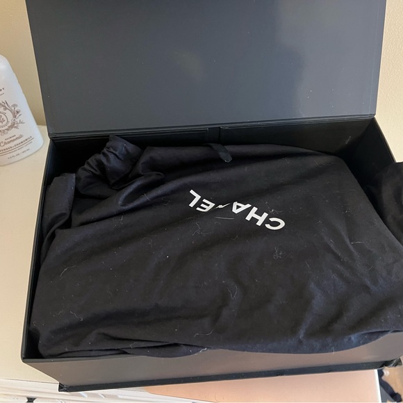 Calfskin Chevron Quilted Medium Chain Boy Flap Black - Picture 15 of 15